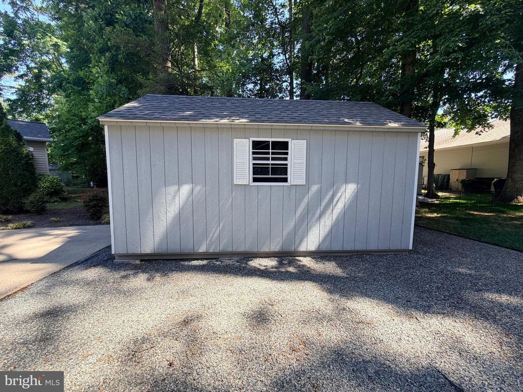 Image 66 of property listing at 4 BURR HILL DR, Ocean Pines, MD 21811