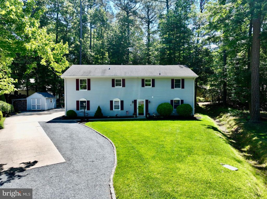 Image 8 of property listing at 4 BURR HILL DR, Ocean Pines, MD 21811