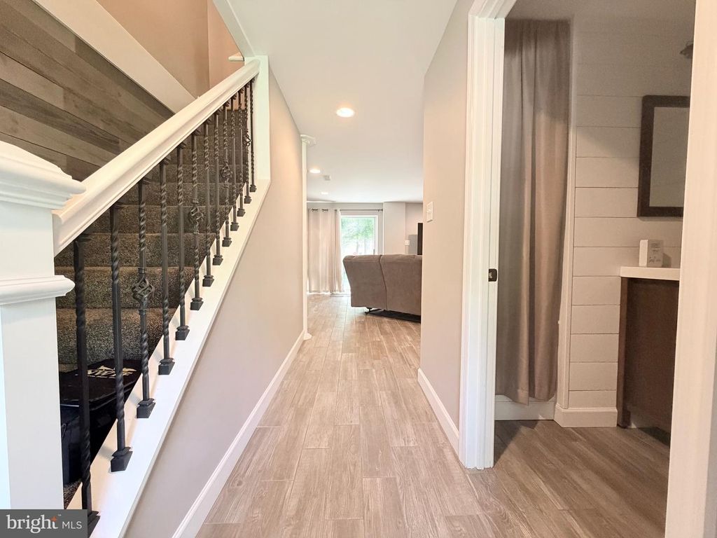 Image 9 of property listing at 4 BURR HILL DR, Ocean Pines, MD 21811