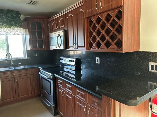 1718 N 27th Ave, Hollywood, FL 33020