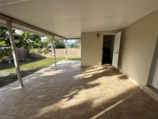 1718 N 27th Ave, Hollywood, FL 33020