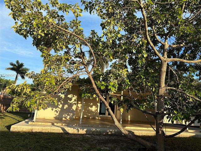 1718 N 27th Ave, Hollywood, FL 33020