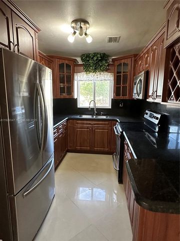 1718 N 27th Ave, Hollywood, FL 33020