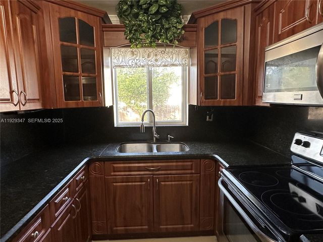 1718 N 27th Ave, Hollywood, FL 33020