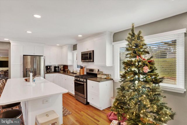 209 LAMP POST LN, Camp Hill, PA 17011