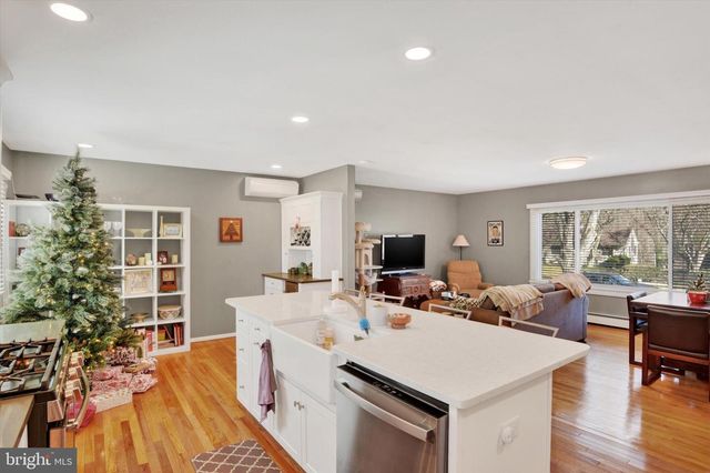 209 LAMP POST LN, Camp Hill, PA 17011