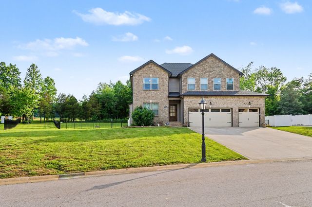 824 Snapdragon Ct, Clarksville, TN 37042