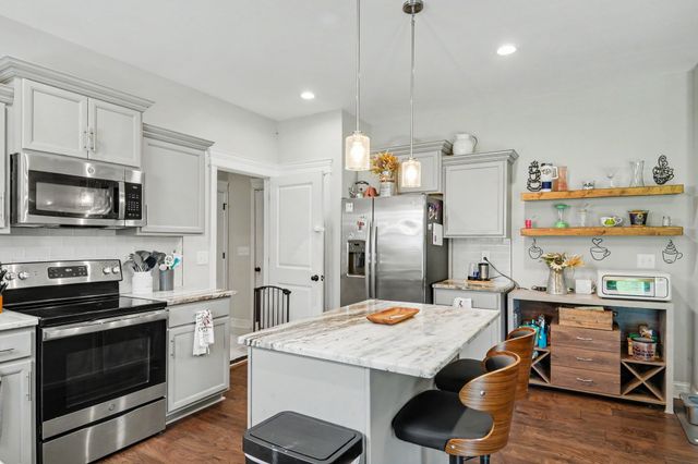 824 Snapdragon Ct, Clarksville, TN 37042