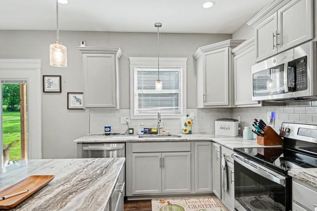 824 Snapdragon Ct, Clarksville, TN 37042