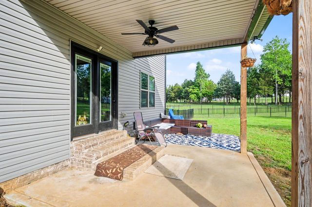 824 Snapdragon Ct, Clarksville, TN 37042