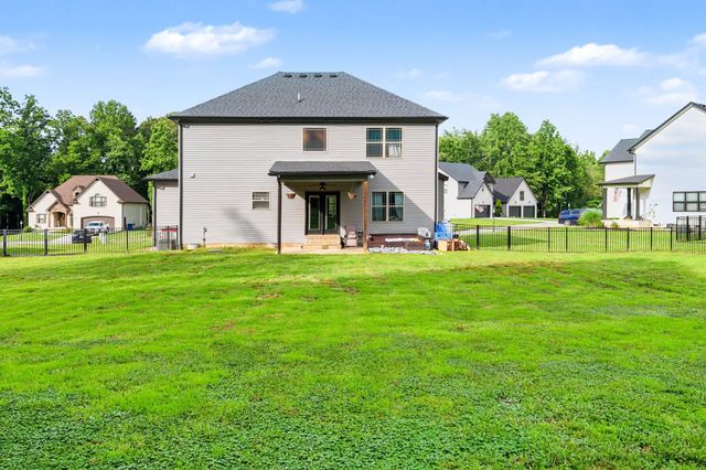 824 Snapdragon Ct, Clarksville, TN 37042
