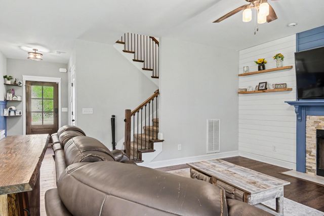 824 Snapdragon Ct, Clarksville, TN 37042