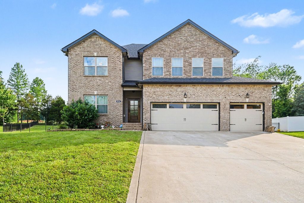 824 Snapdragon Ct, Clarksville, TN 37042