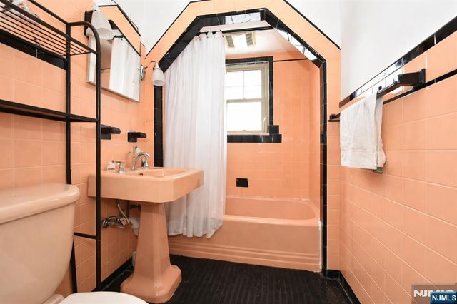 65 Avenue C, Lodi, NJ 07644