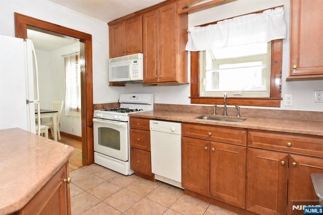 65 Avenue C, Lodi, NJ 07644