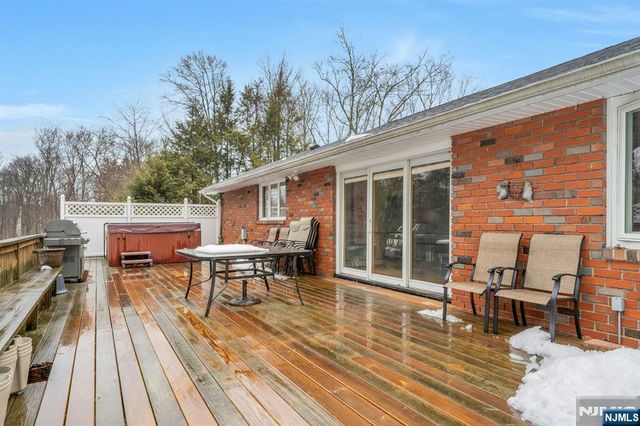 299 Stonetown Road, Ringwood, NJ 07456