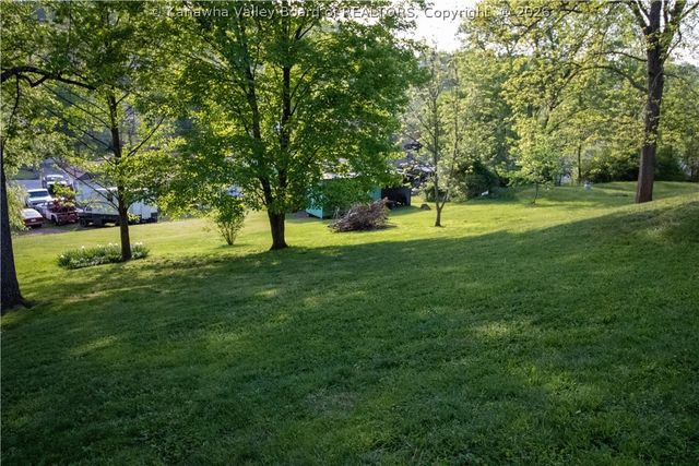 1807 Maple Drive, Sissonville, WV 25320