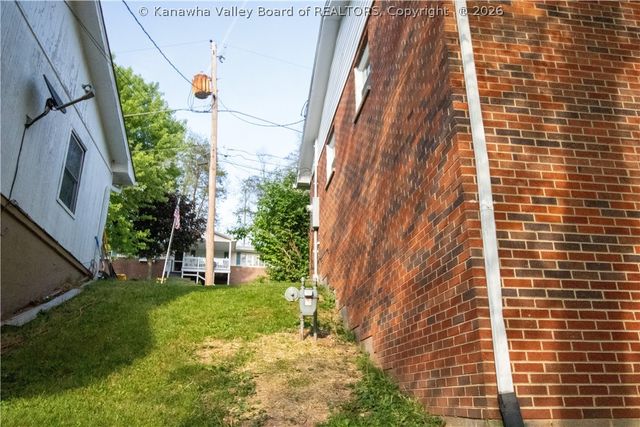 1807 Maple Drive, Sissonville, WV 25320