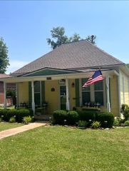 819 S Macomb Avenue, El Reno, OK 73036