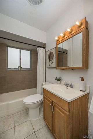 583 Candle Light Lane, Hazelwood, MO 63042