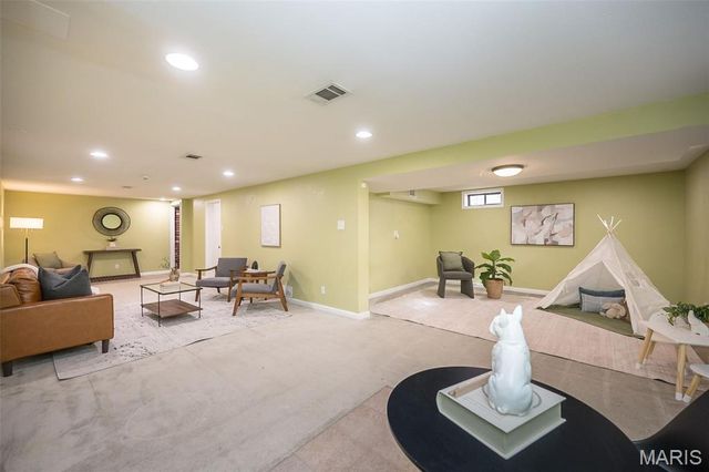 583 Candle Light Lane, Hazelwood, MO 63042