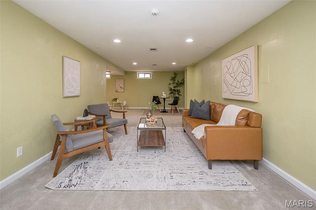 583 Candle Light Lane, Hazelwood, MO 63042