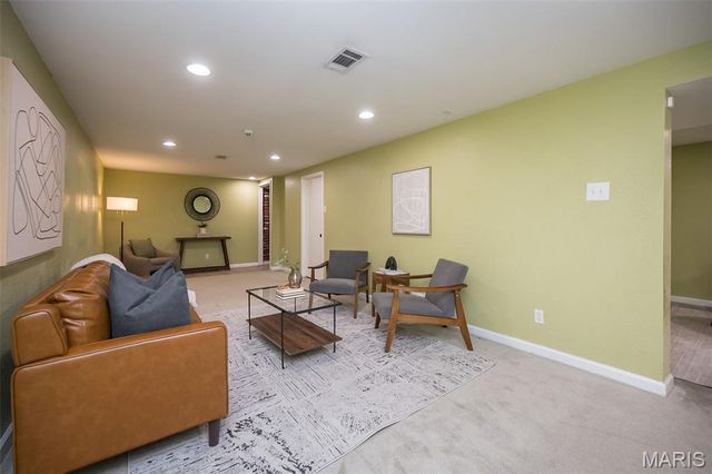 583 Candle Light Lane, Hazelwood, MO 63042