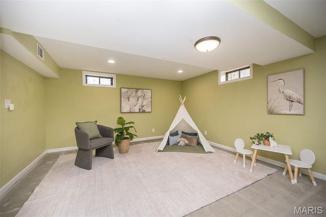 583 Candle Light Lane, Hazelwood, MO 63042