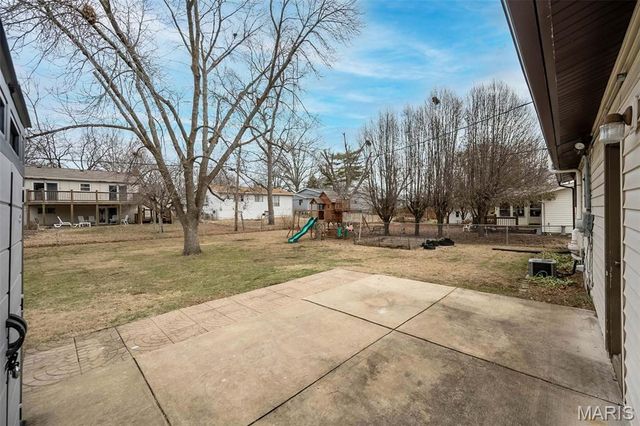 583 Candle Light Lane, Hazelwood, MO 63042