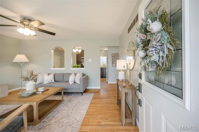 583 Candle Light Lane, Hazelwood, MO 63042