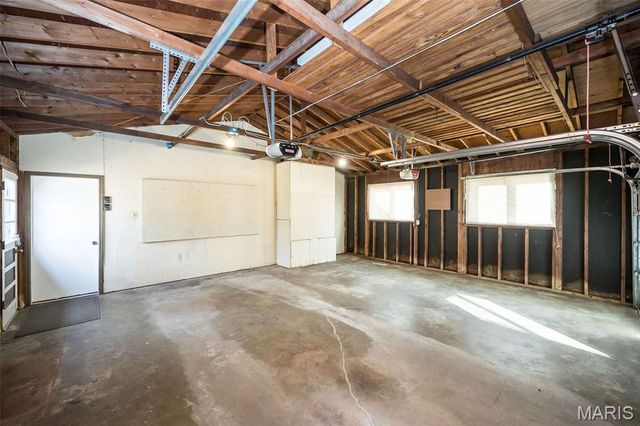 583 Candle Light Lane, Hazelwood, MO 63042