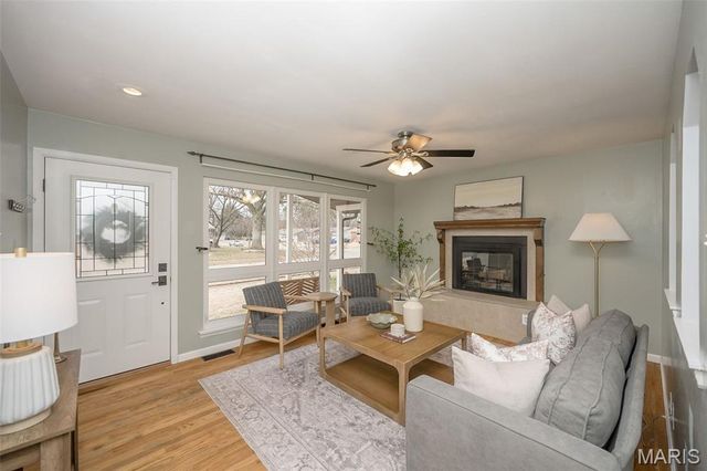 583 Candle Light Lane, Hazelwood, MO 63042