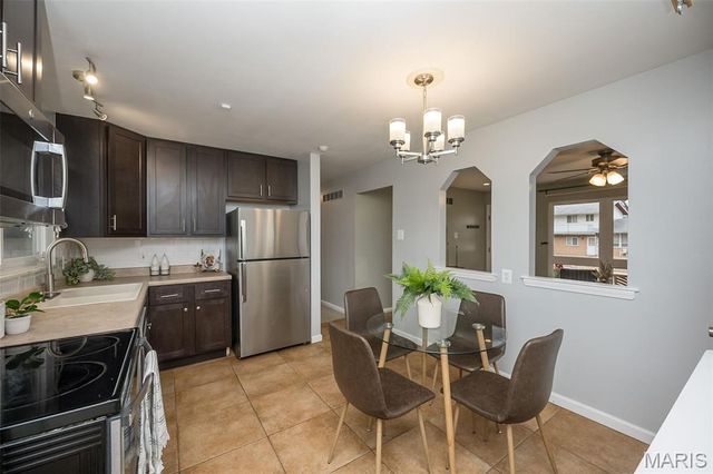 583 Candle Light Lane, Hazelwood, MO 63042