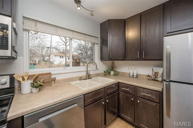 583 Candle Light Lane, Hazelwood, MO 63042