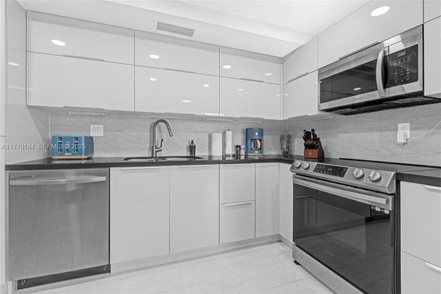1600 S Ocean Drive 2F, Hollywood, FL 33019
