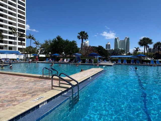 2500 Parkview Dr 1210, Hallandale Beach, FL 33009