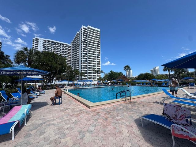 2500 Parkview Dr 1210, Hallandale Beach, FL 33009