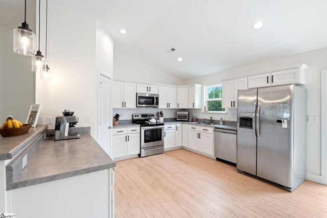 69 Pine Drive, Taylors, SC 29687