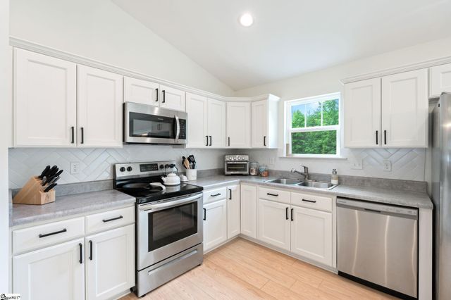 69 Pine Drive, Taylors, SC 29687