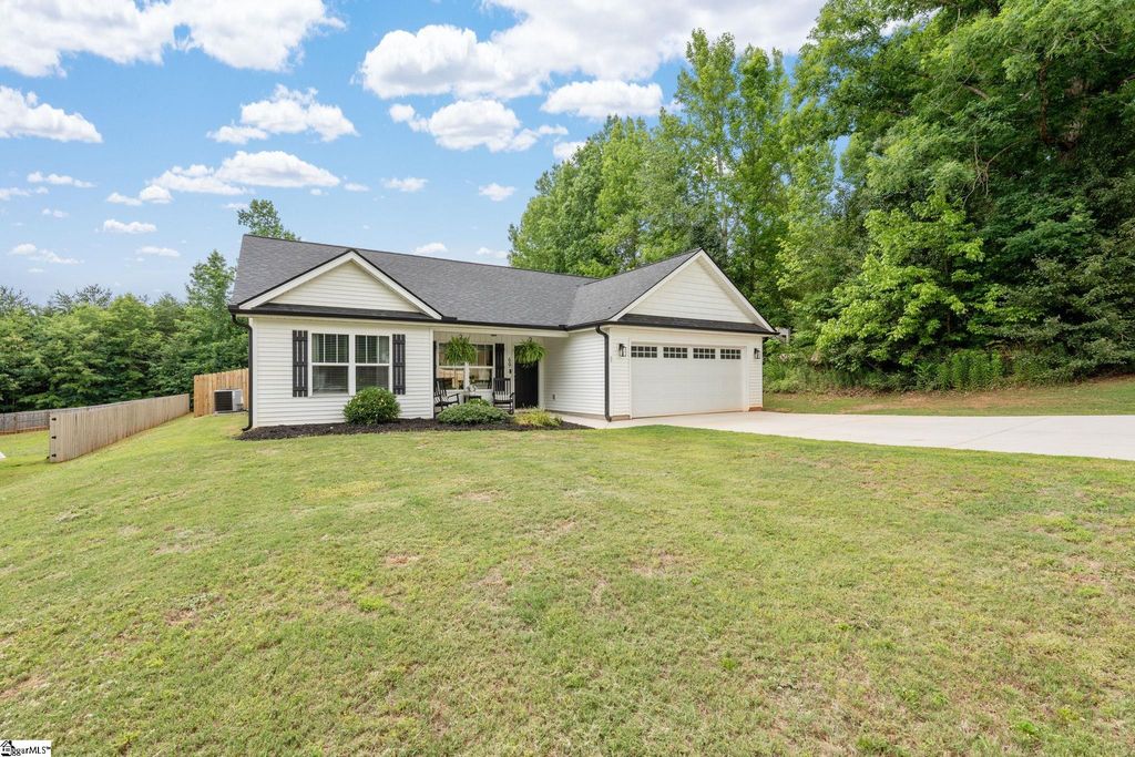 69 Pine Drive, Taylors, SC 29687