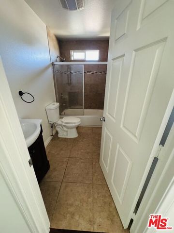 8820 Orchard Avenue 8820, Los Angeles, CA 90044