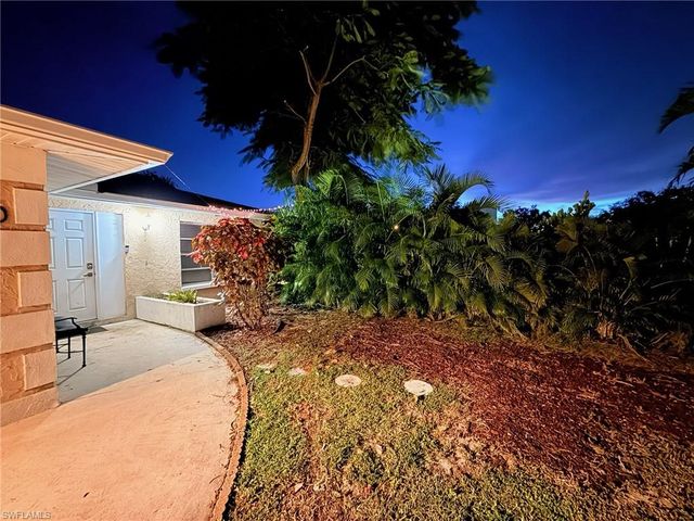 690 95th AVE N, Naples, FL 34108