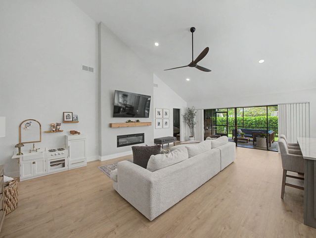2631 Mohawk Circle, West Palm Beach, FL 33409