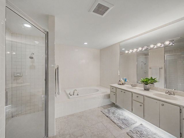 2631 Mohawk Circle, West Palm Beach, FL 33409
