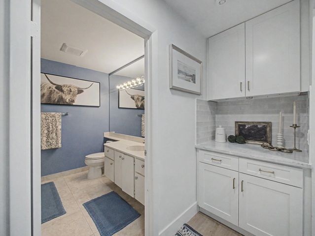 2631 Mohawk Circle, West Palm Beach, FL 33409