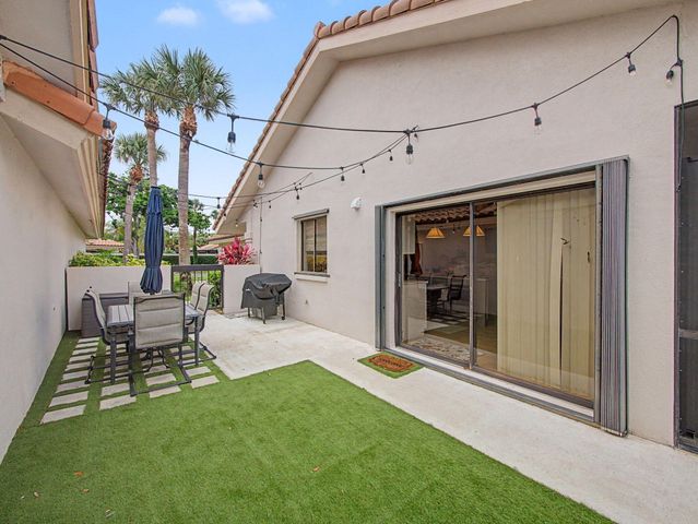 2631 Mohawk Circle, West Palm Beach, FL 33409