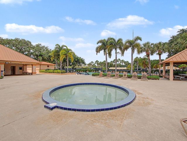 2631 Mohawk Circle, West Palm Beach, FL 33409