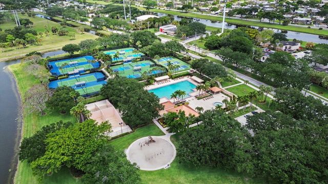 2631 Mohawk Circle, West Palm Beach, FL 33409