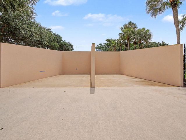2631 Mohawk Circle, West Palm Beach, FL 33409