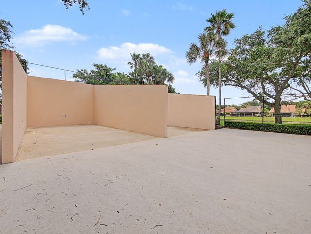 2631 Mohawk Circle, West Palm Beach, FL 33409